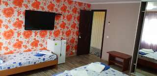 Отель River Hotel Гагра Трехместный номер «Комфорт»-12